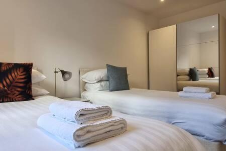 Beautiful Apartment Overlooking A Garden London Exterior photo
