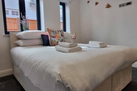 Beautiful Apartment Overlooking A Garden London Exterior photo