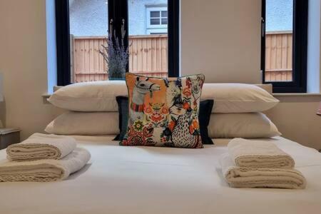 Beautiful Apartment Overlooking A Garden London Exterior photo