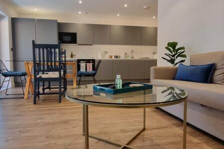 Beautiful Apartment Overlooking A Garden London Exterior photo