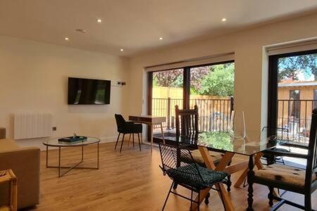 Beautiful Apartment Overlooking A Garden London Exterior photo